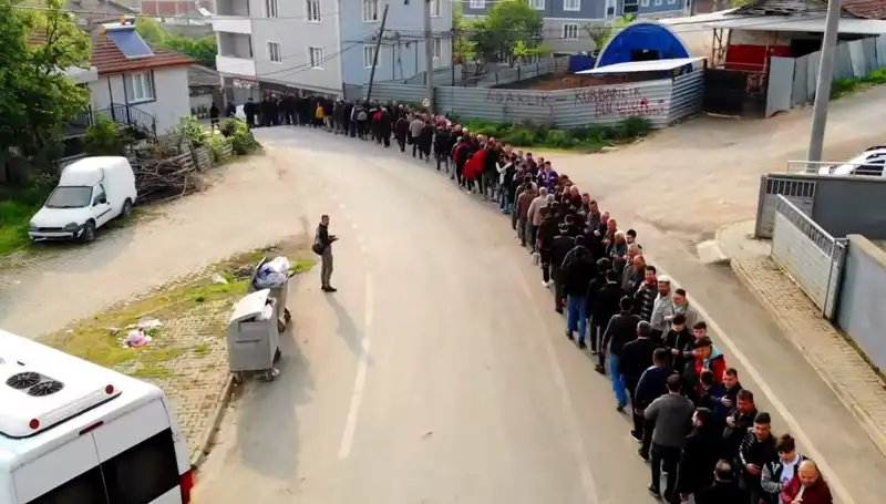 Bursa'nın En Cazip Mahallesi: Bayramda 1 Kilometrelik Uzayan Kuyruk