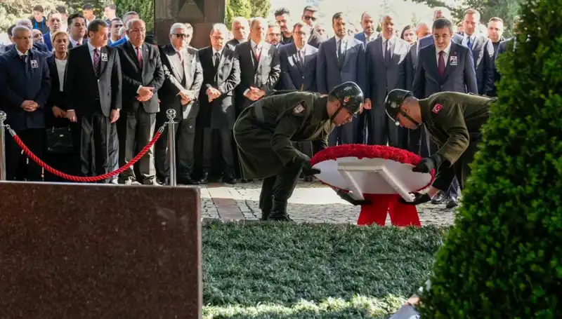 Turgut Özal, Mezarı Başında Aranıyor: Hatırlamak ve Anmak İçin Bir Araya Geldiler