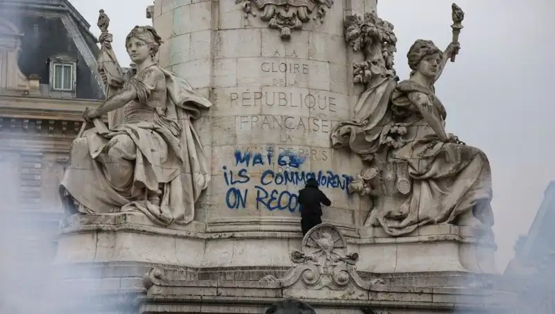 Paris’te Grafik Sanatçılarının Özgürlük Mücadelesi: Belediye Savaş Açtı