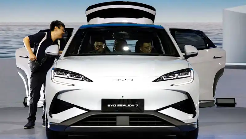 BYD, Tesla’yı Geride Bırakarak Elektrikli Araç Pazarında Satışlarını 100 Milyar Dolar Aşarak Zirveye Taşıdı