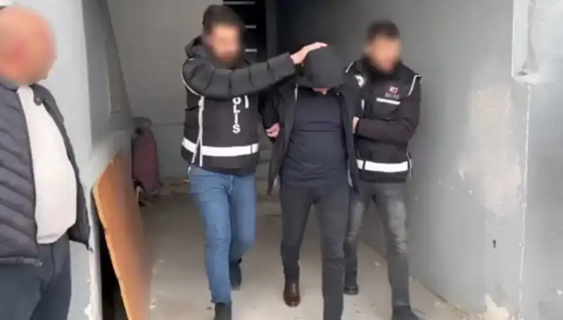 Dört İlde Çete Operasyonu: Silahlar ve El Bombaları Ele Geçirildi