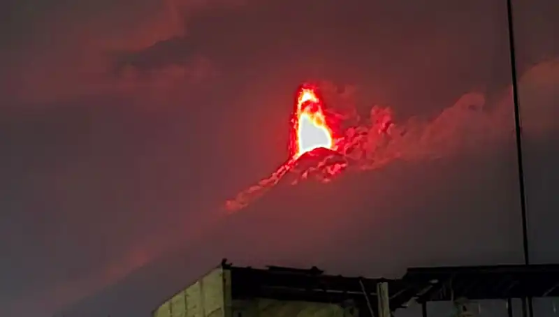 Fuego Yanardağı Patladı: 30 Bin Kişilik Dev Tahliye Başladı
