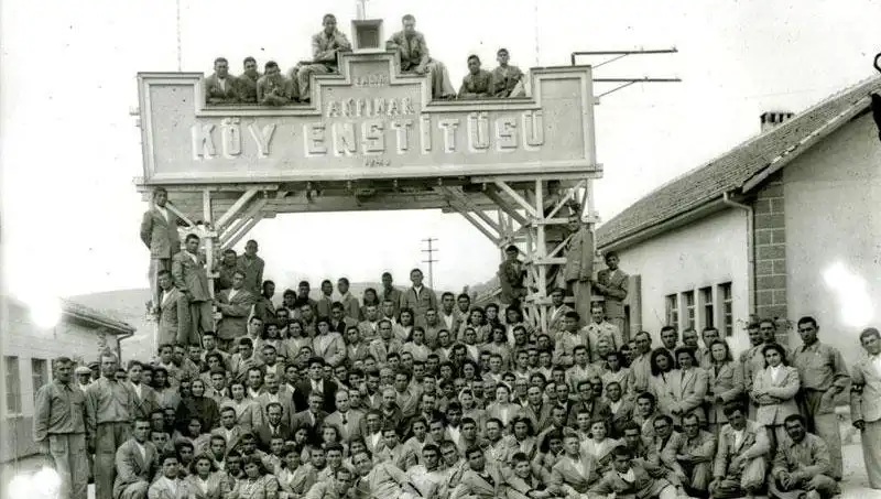 17 Nisan: Köy Enstitüleri'nin Kuruluşunda Yenilikçi Bir Dönüm Noktası