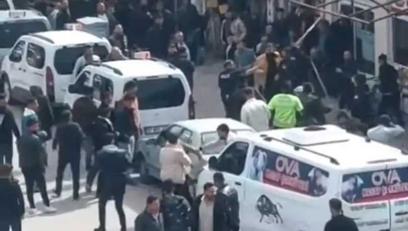 Erciş’te Taşlı Sopalı Kavga: 7 Kişi Gözaltına Alındı, Olayın Detayları Şaşırttı