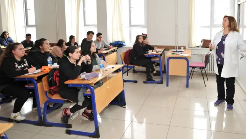 2025 MEB Lise Kayıt Tarihleri Açıklandı: LGS Sonuçlarıyla Ne Zaman Kayıt Olunacak?