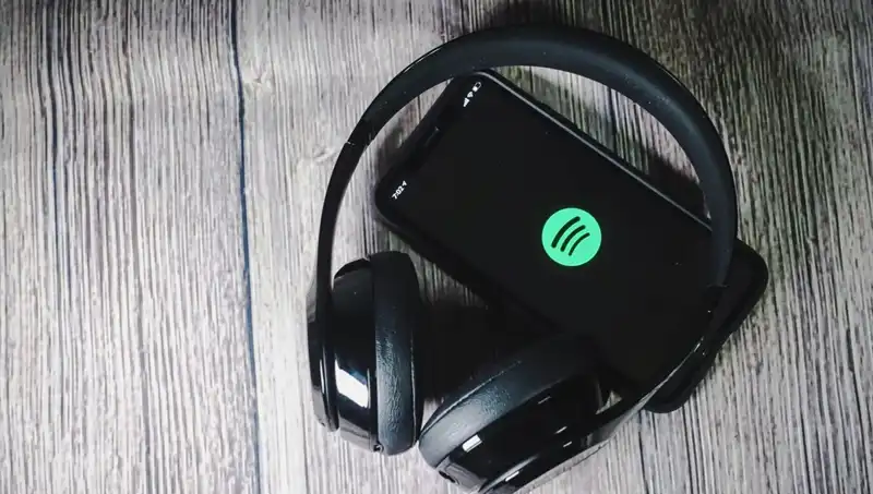Yapay Zeka Tehlikesi: Spotify Ölü Sanatçılardan Yeni Şarkılar Yayınlıyor!