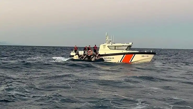 Ayvacık Açıklarında 17 Göçmen Yakalandı: Detaylar ve Mücadele