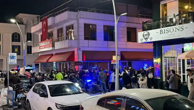 Kafe Önünde Yaşanan Saldırı: Yapılanlar Dehşeti İnsanı Büyülüyor!