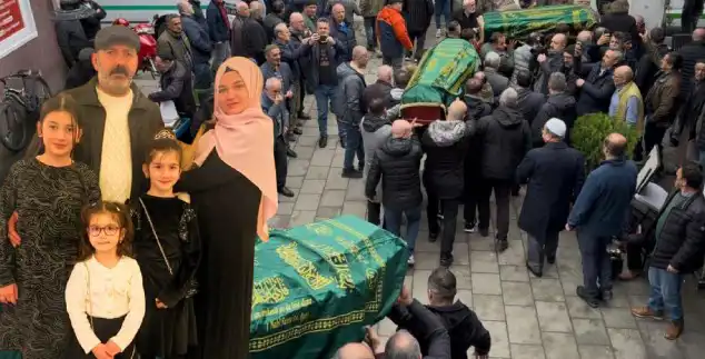 Strasbourg'da Hayatını Kaybeden Kız Kardeşlere Rize'de Duygu Dolu Veda Töreni
