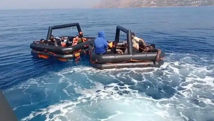 Ayvacık’ta 19 Kaçak Göçmen Kurtarıldı: Dramadan Yeni Bir Hayata