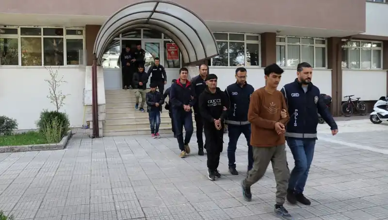 Edirne ve Kırklareli'nde Kaçak Göçmen Operasyonları: Güvenlik Önlemleri Artıyor