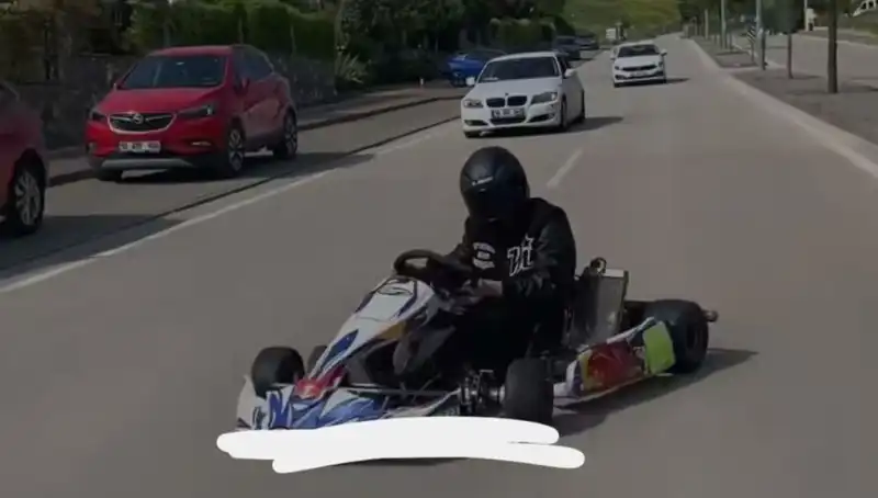 Go-Kart Sürücüsünden Tehlikeli Drift Show: Yolda Neler Oluyor?