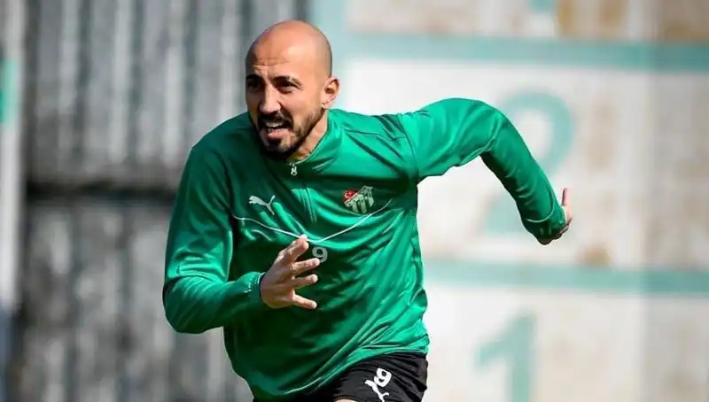 Milli Futbolcunun Kariyerine 2. Lig'de Devam Etme İhtimali Arttı