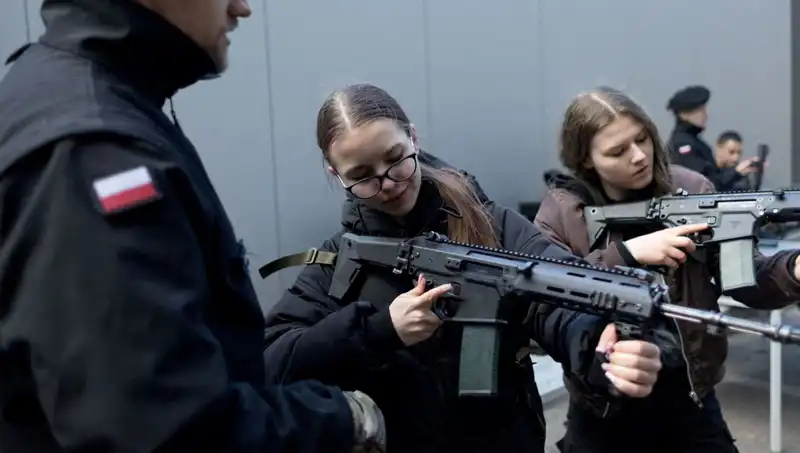 Polonya'nın Askeri Hazırlıkları: Siviller Askeri Eğitime Başladı