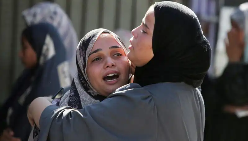 Gazze'de Acı: İzdihamda 21 Filistinli Hayatını Kaybetti