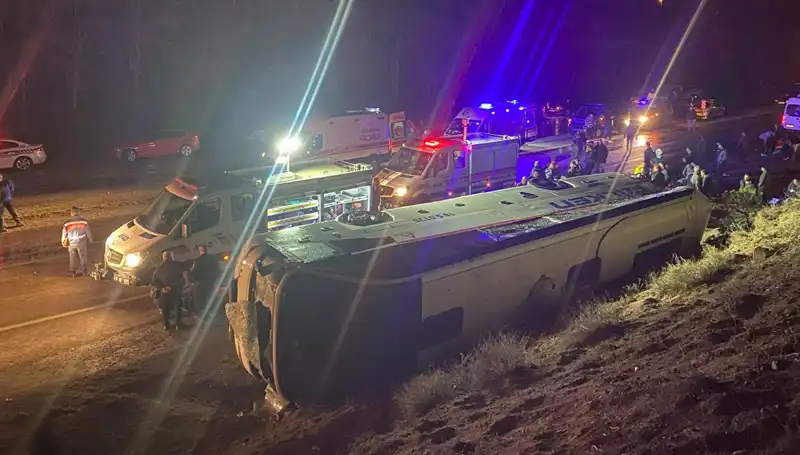 İşçi Servisi Şarampole Devrildi: 23 Yaralı Kaza Detayları