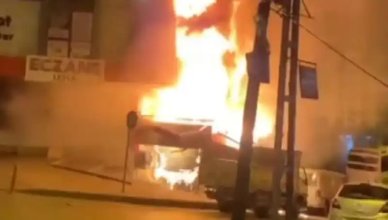 Başakşehir İş Merkezinde Korkutan Yangın: Olayın Ayrıntıları