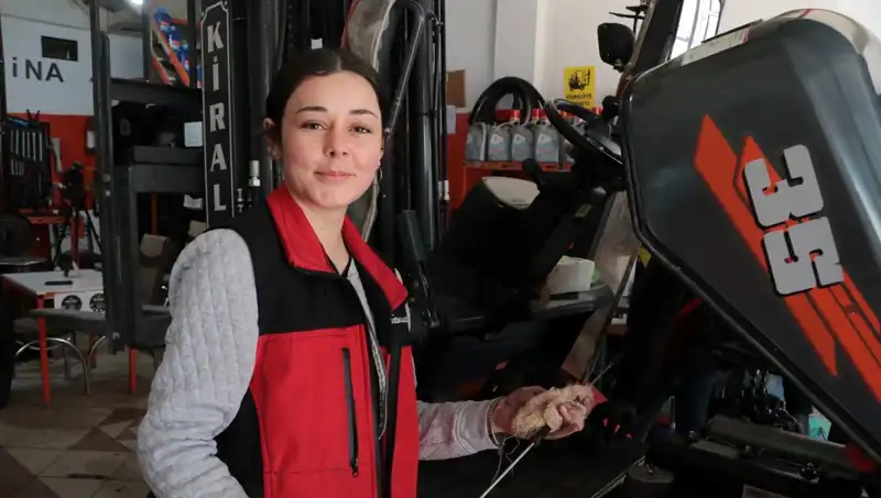 Sanayinin Tek Kadın Çalışanı Melike Hanım: Hayallerini Gerçeğe Dönüştürüyor