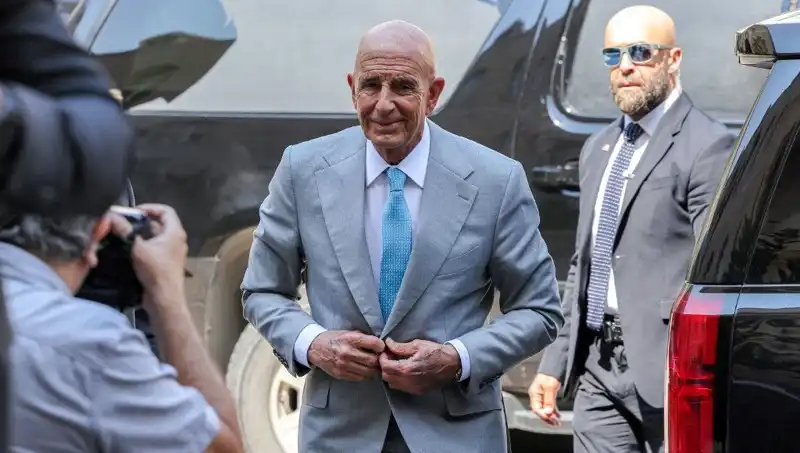 Suriye'de Sükunet Çağrısı: ABD Elçisi Barrack'ın Kritik Mesajı