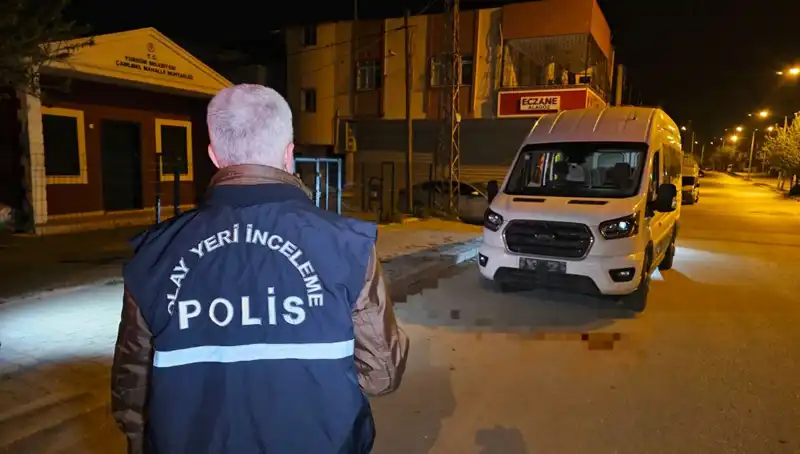Kebapçıda Korkunç Olay: Arkadaşını Bıçakla Yaraladı!