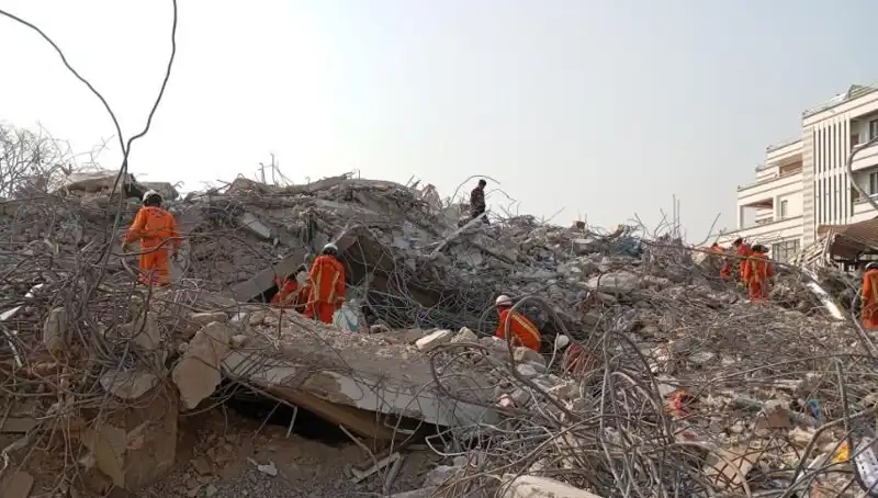 Türk Kurtarma Ekipleri Myanmar'da: Enkaz Altında Bir Hayat Daha Kurtarıldı!