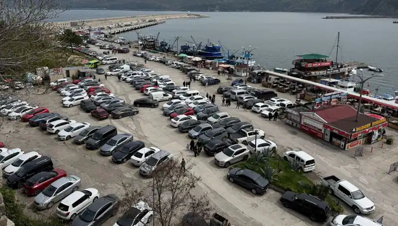 Bayramda Dolu Dizgin: 4 Günde 14 Bin 600 Araç İlçeye Giriş Yaptı!