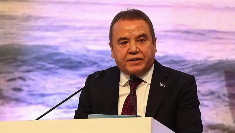Antalya'nın Parlayan Yıldızı: Muhittin Böcek ve Liderlik Hikayesi