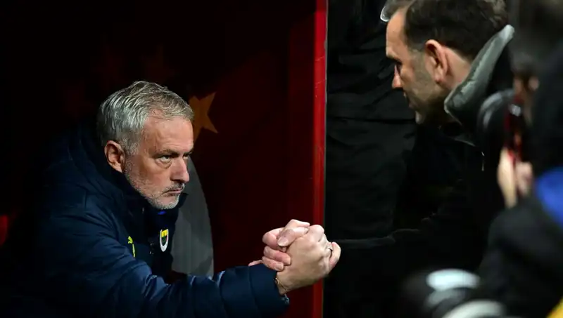 İstanbul'un dev derbisi: Mourinho ve Buruk, 3. kez yüz yüze geliyor!