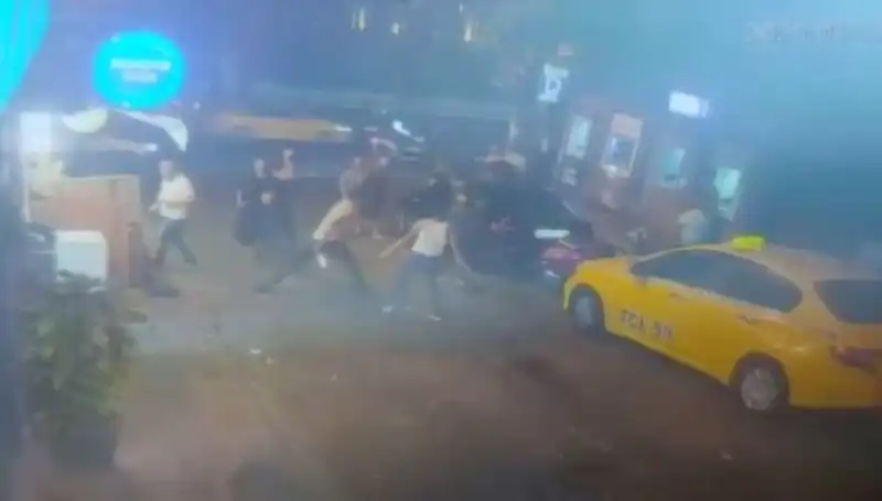 Beyoğlu’nda Laf Atma Kavgasında Tüyler Ürpertici Anlar Yaşandı