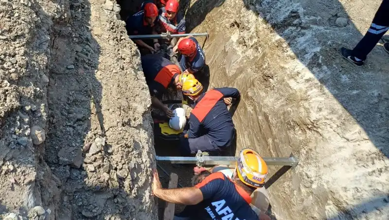 Kahraman Kurtarma Operasyonu: Göçük Altındaki İşçi Hayatını Kayıtdı