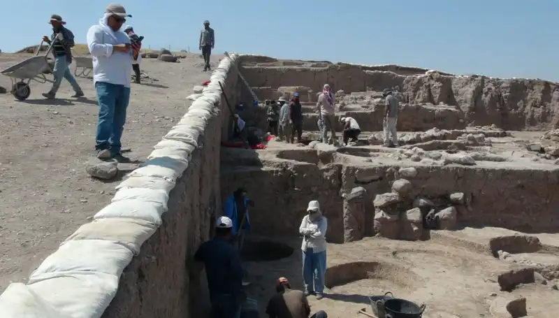 Kilis'teki Oylum Höyük Kazıları: Sıcak Havaya Rağmen Tarih Gün Yüzüne Çıkıyor