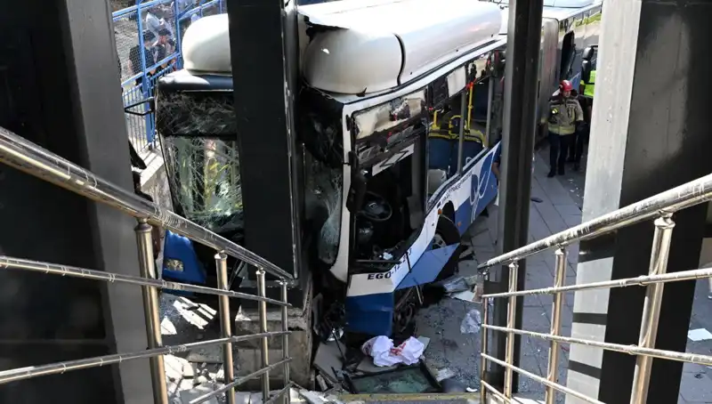 Ankara’da Belediyenin Otobüsü Kaza Yaptı: 27 Yaralı, Biri Ağır
