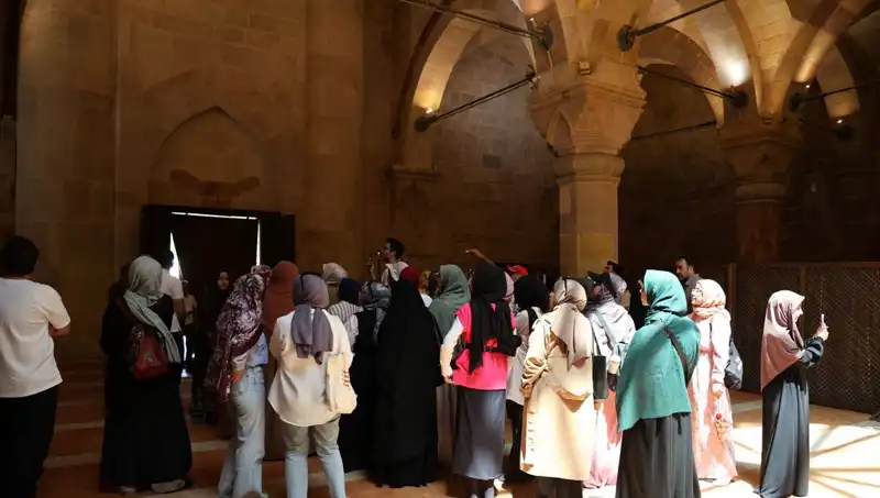 Dillerin Kısırlığına Dikkat Çeken Özel Bir Yol Haberi