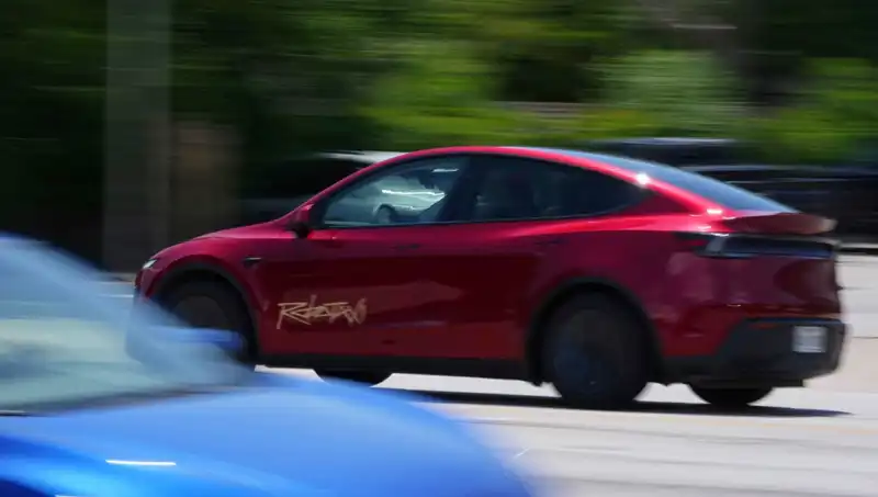 Tesla'nın Robotaxi Denemesi Hüsranla Sonuçlandı: Yola Çıkarken Hız Sınırlarını Aştı