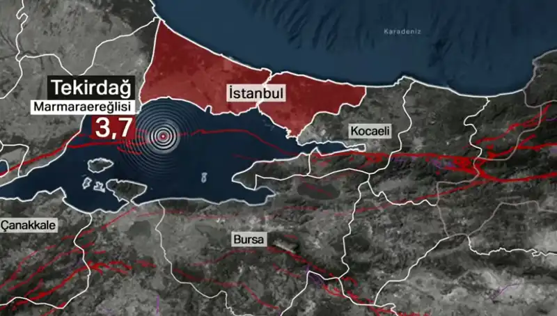 Marmara Denizi'nde meydana gelen 3,7 büyüklüğündeki deprem, İstanbul'da panik yarattı