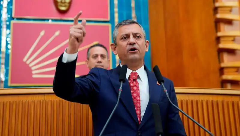 Özgür Özel'den İBB Soruşturmasına Sert Tepki: Siyasi İddialar ve Gerçekler