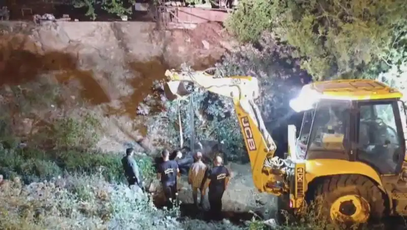 Hatay’da İnek İçin Gerçekleştirilen Kurtarma Operasyonu Hayvanseverleri Bir Araya Getirdi