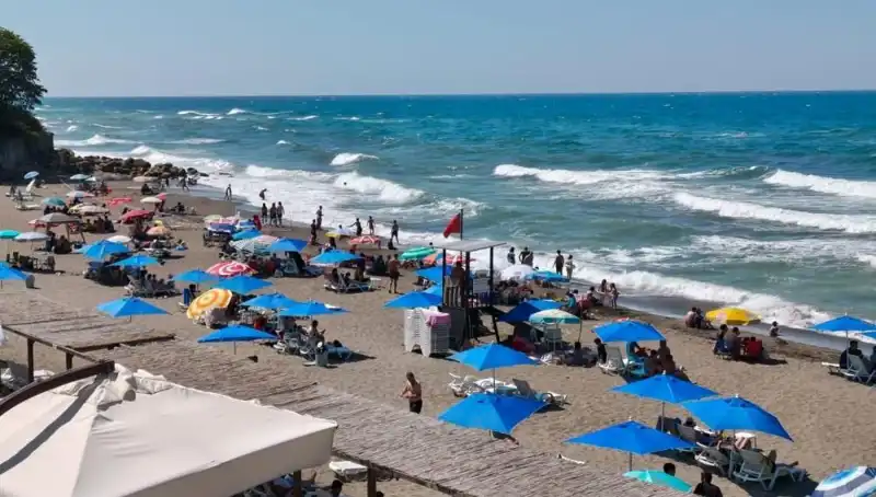 Akçakoca’da Denizde Yüzme Yasağı: Plajlar Ne Zaman Açılacak?