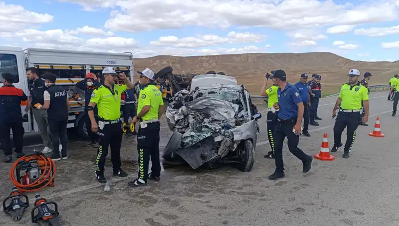 Yozgat'ta Trafik Kazası: 3 Kişi Hayatını Kaybetti, 2 Kişi Yaralandı