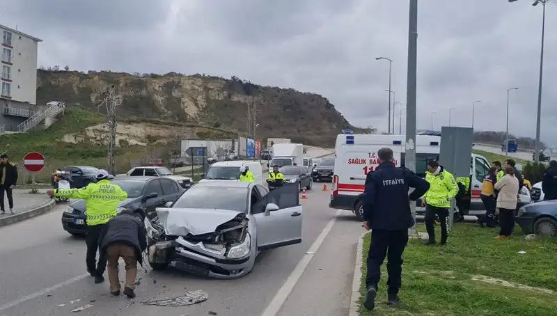Sinop'ta Trafik Faciası: Otomobiller Çarpıştı, Yaralılar Hastanede