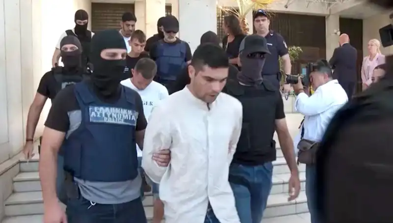 Atina'da Şok Cinayet: Profesörün Eski Eşi de Gözaltında!