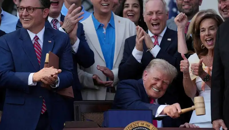 Trump, İkinci Doza Yönelik "Büyük, Güzel Yasa Tasarısı"nı İmzaladı