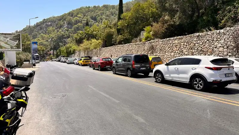 Fethiye-Ölüdeniz Yolunda Yaz Yoğunluğu: Tatilciler Trafik Kuyruğuna Takıldı