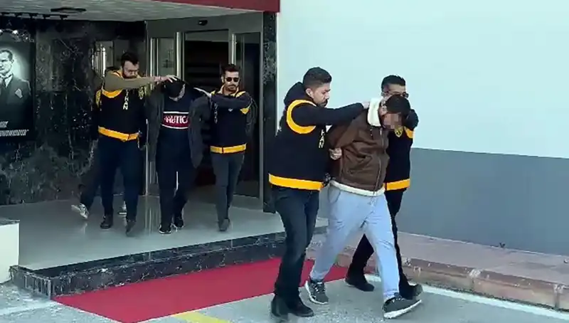 İki Şahıs, Silah Zoruyla 2 Milyon Lira İstedi: Tutuklama Şoku