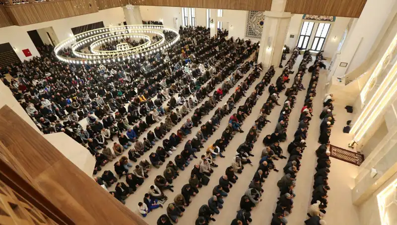 4 Nisan 2025 Cuma Namazı Saatleri: İstanbul, Ankara ve İzmir İçin Ayrıntılar