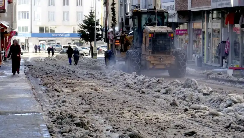 Sarıkamış’ta Kar ve Buz Temizleme Çalışmaları Başladı: Geç Kalınmadan Önlem Alınıyor