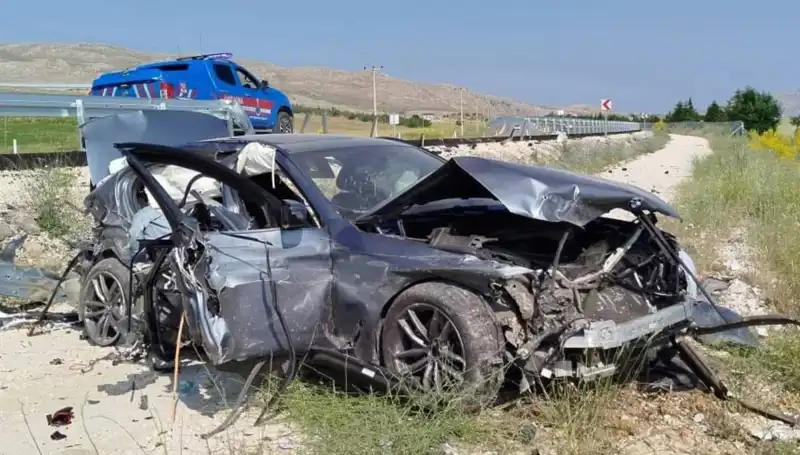 Sivas'ta İki Feci Trafik Kazası: 9 Yaralı, Olayın Detayları Şok Edici!