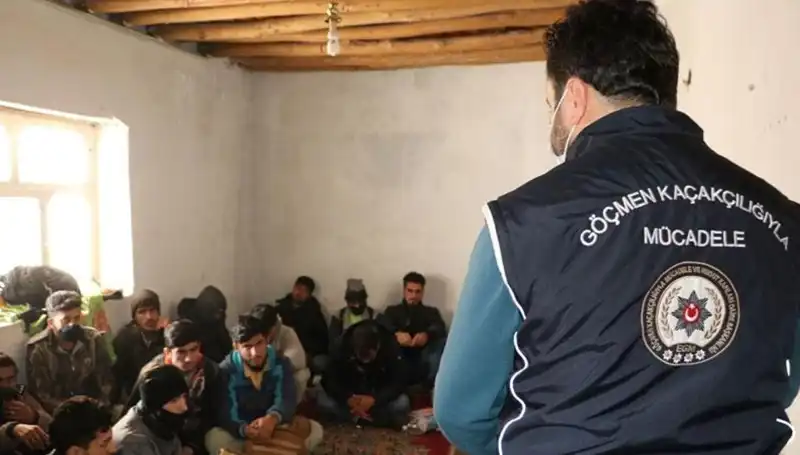 Edirne ve Kırklareli’nden Düzensiz Göçmen Operasyonu: 17 Kişi Yakalandı