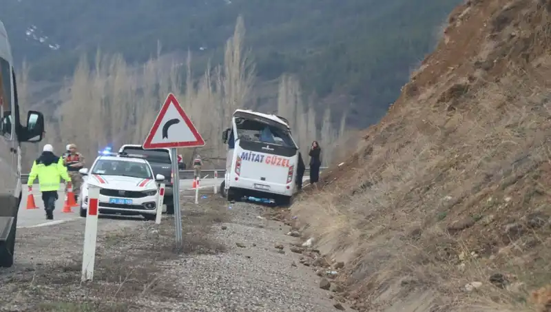 Oltu'da İşçi Servis Aracı Kaza Yaptı: Yaralı Sayısı 10'a Yaklaştı