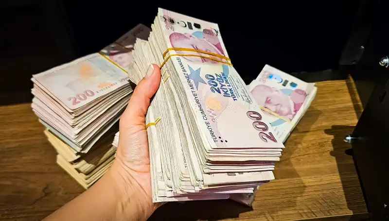 Türkiye'de Mevduat Miktarı 12 Trilyon Liraya Ulaştı: Ekonomik Yansımaları Neler?